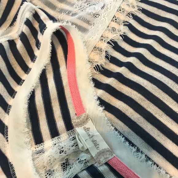 Ladies top - Picture 3 of 3